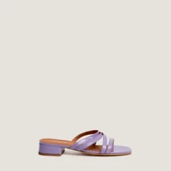 Mules à petits talons et brides fines