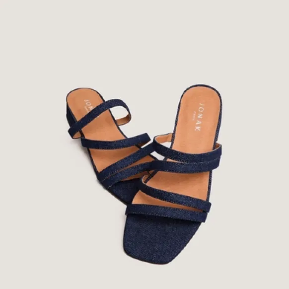 Mules à petits talons et brides fines