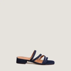 Mules à petits talons et brides fines
