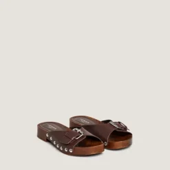 Mules à petits talons et rivets