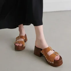 Mules à plateformes et bouts ouverts