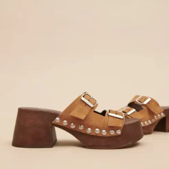 Mules à plateformes et bouts ouverts