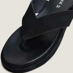 Mules à plateformes et brides entre-doigts