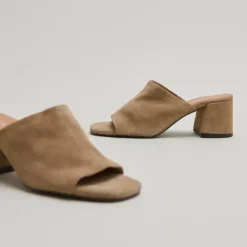 Mules à talons et bouts ouverts