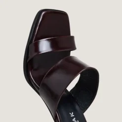 Mules à talons et doubles lanières