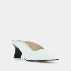Mules à talons inclinés