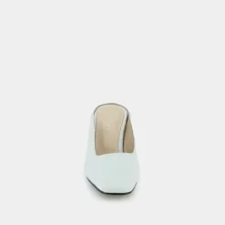 Mules à talons inclinés