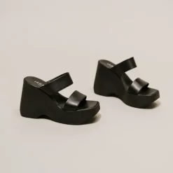 Mules compensées à brides