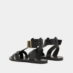 Sandales à boucles et brides