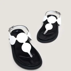 Sandales à brides ajustantes