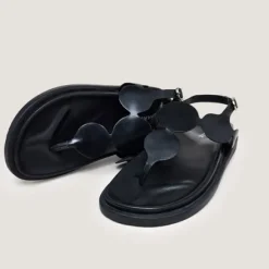 Sandales à brides ajustantes