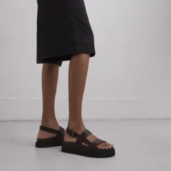 Sandales à brides croisées