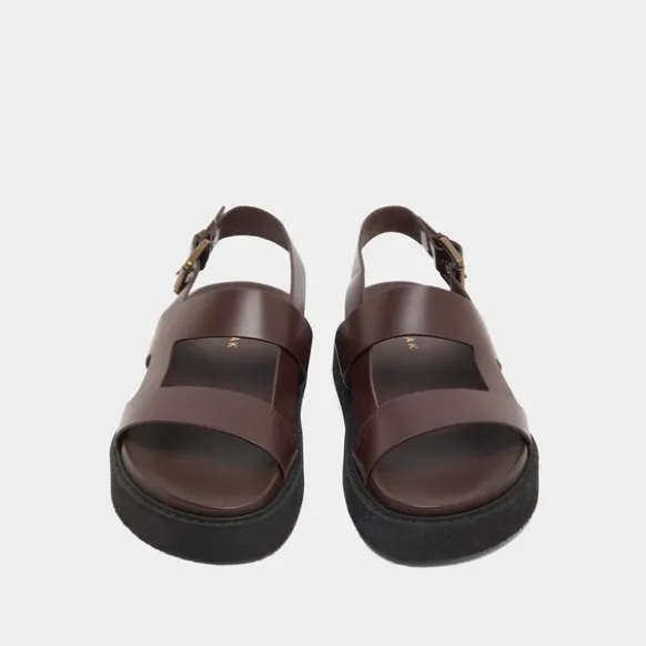 Sandales à brides croisées