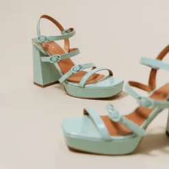 Sandales à brides et bouts carrés
