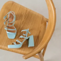 Sandales à brides et bouts carrés