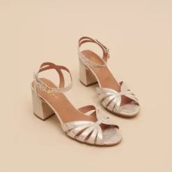 Sandales à brides et bouts ouverts