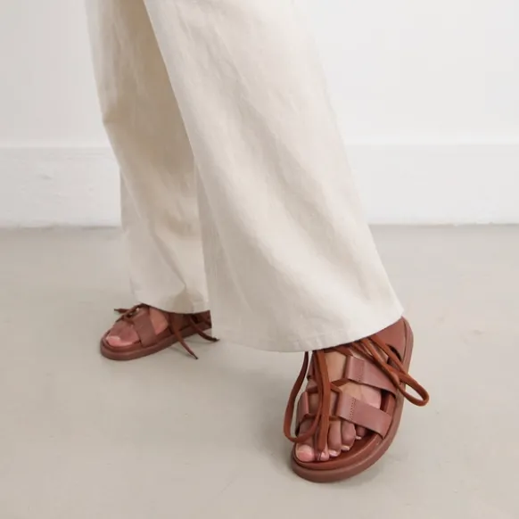 Sandales à multiples brides et lacets