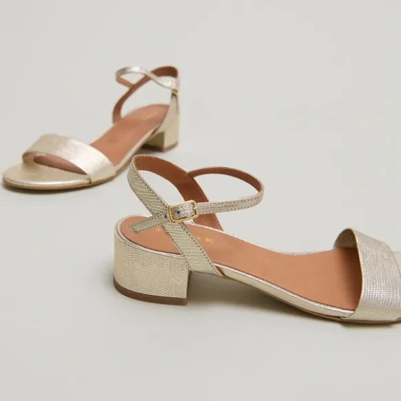 Sandales à talons carrés
