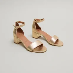 Sandales à talons carrés