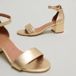Sandales à talons carrés