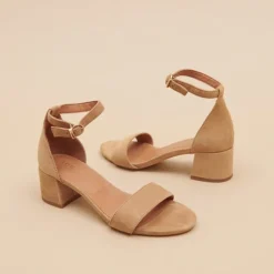 Sandales à talons carrés