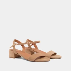 Sandales à talons carrés