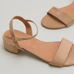 Sandales à talons carrés