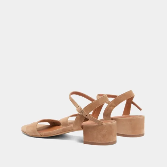 Sandales à talons carrés