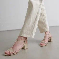 Sandales à talons et bouts ouverts