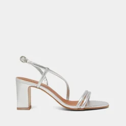 Sandales à talons et brides