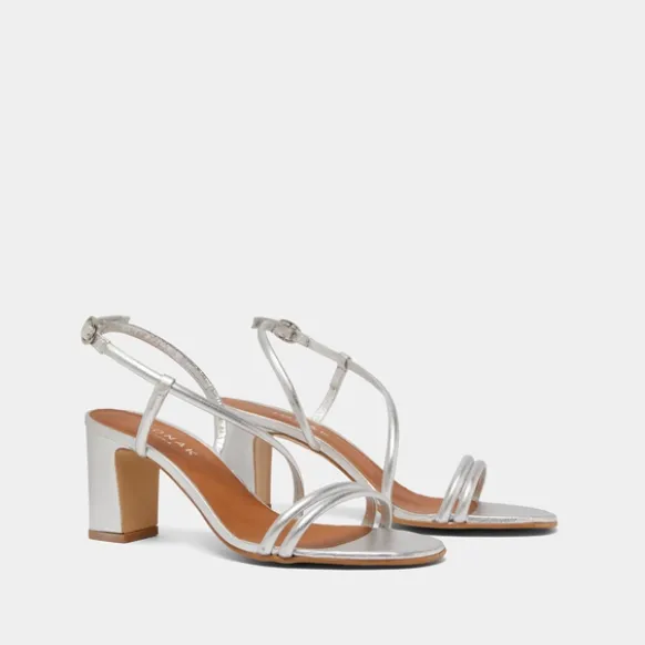 Sandales à talons et brides