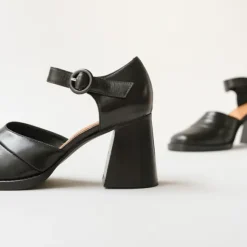 Sandales à talons et brides