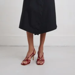 Sandales à talons et monogrammes