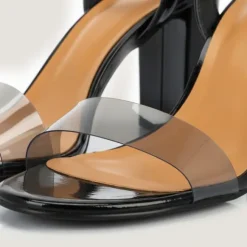 Sandales à talons hauts et brides chevilles