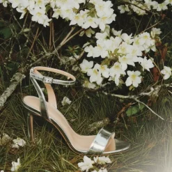 Sandales à talons hauts et brides chevilles