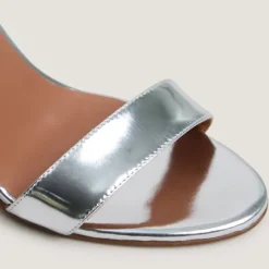 Sandales à talons hauts et brides chevilles