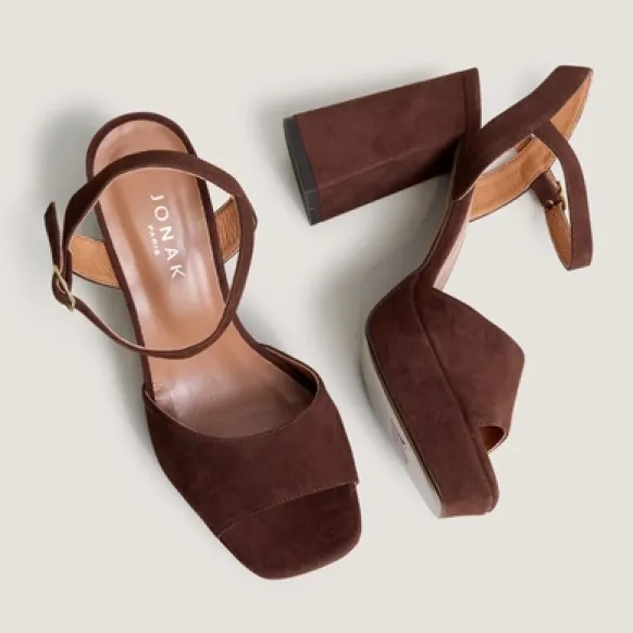 Sandales à talons hauts et bouts ouverts…