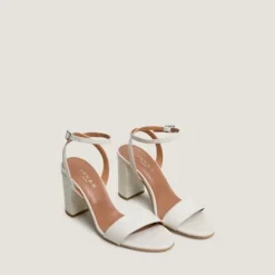 Sandales à talons hauts et brides chevilles