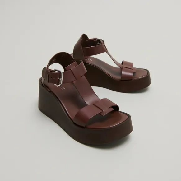 Sandales compensées à boucles ajustables
