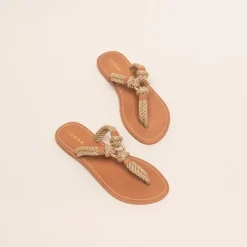 Sandales façon tongs et anneaux