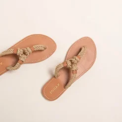 Sandales façon tongs et anneaux