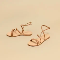 Sandales plates à brides et lanières
