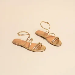 Sandales plates à brides et lanières